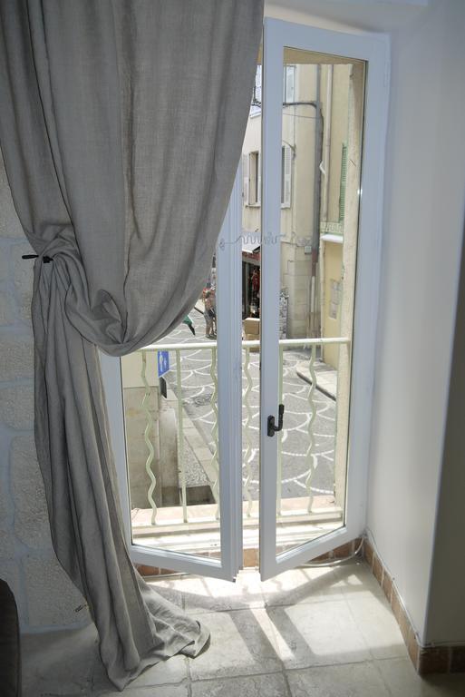 Vieille Ville 1 - Luca'S Apartment, 1 Bedroom, Max 2 Adults And 2 Kids Antibes Room photo