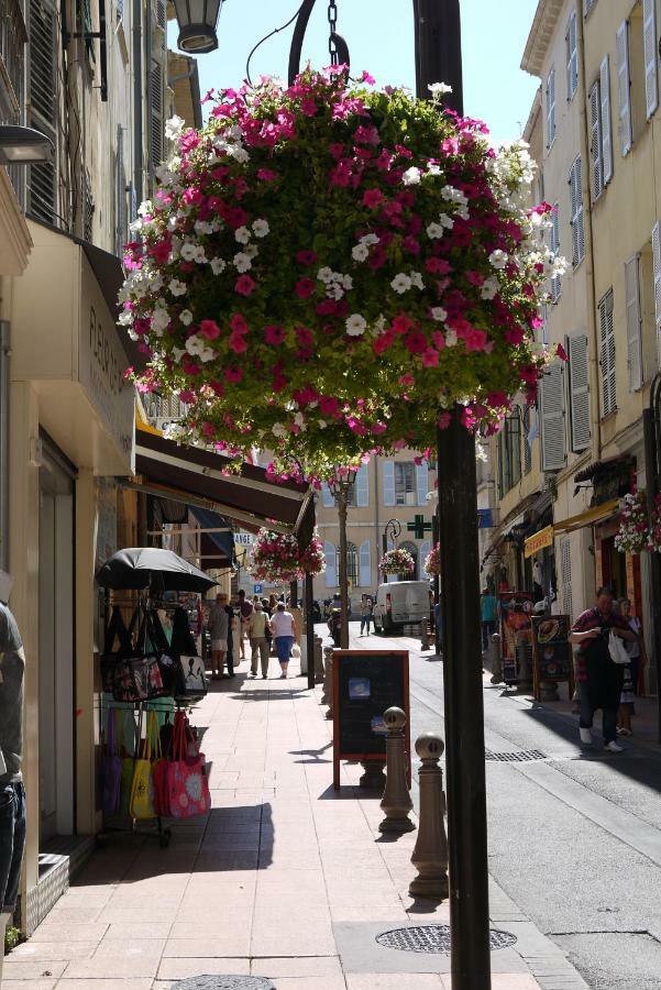 Vieille Ville 1 - Luca'S Apartment, 1 Bedroom, Max 2 Adults And 2 Kids Antibes Exterior photo